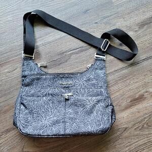 Baggallini Gray And Black Floral Purse